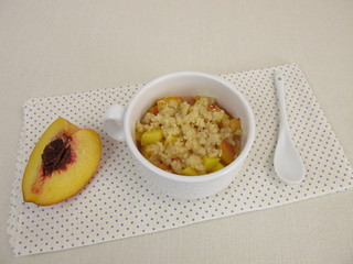 Crumble Mug Cake mit Pfirsich