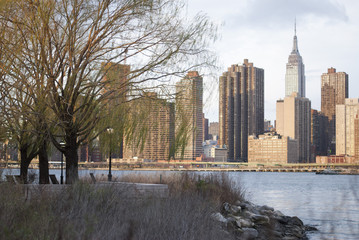 Obraz premium Empire State Building seen from Long Island