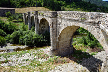 Fototapeta na wymiar Old arch stone bridge