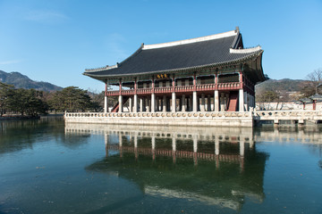 Naklejka premium Seoul, Korean traditional architecture, sky, asian roof