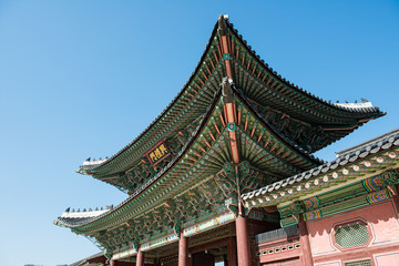 Fototapeta na wymiar the palace doors in the palace in Seoul, South Korea.