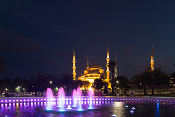 Fototapeta na wymiar Sultanahmet Mosque at night, in the foreground light and music fountain, Istanbul