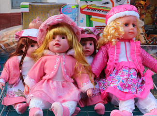 BAMBOLE IN BELLA MOSTRA