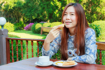 Teenage eating breakfast