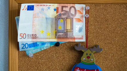 Деньги на доске, евро валюта