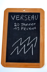 Obraz premium Ardoise avec signe du verseau