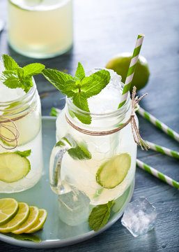 Frische Limonade mit limmeten und Minze 