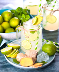 Frische Limonade mit limmeten und Minze 