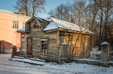 Fototapeta na wymiar Деревянная хижина Wooden hut
