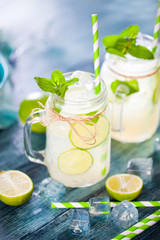 Frische Limonade mit limmeten und Minze 