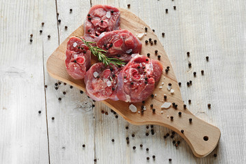 tagliere con ossibuchi
