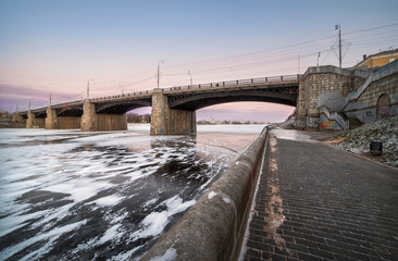 Мост в оковах льда Bridge in fetters of ice