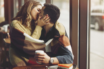 Couple in love drinking coffee in coffee shop - obrazy, fototapety, plakaty