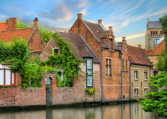 Fototapeta na wymiar Bruges historical houses and canals