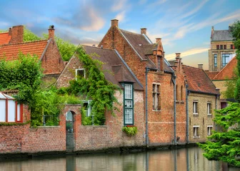 Fotobehang Kanaal Brugge historische huizen en grachten