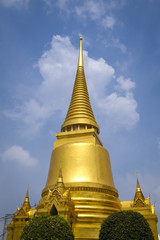 Naklejka premium Golden stupa at the Grand Palace in Bangkok, Thailand