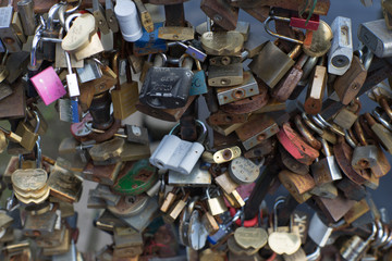 Wedding locks. The wedding ritual.