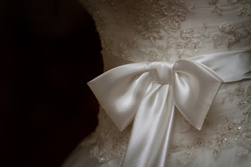 Obraz na płótnie Canvas bow on a wedding dress