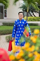 Carrying presents for Tet © DragonImages