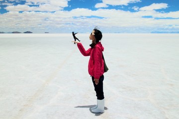 ウユニ塩湖　トリックアート