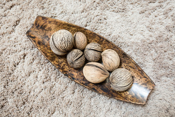 house decoration with pong pong seeds on a tray 