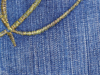 джинсовая ткань с золотой вышивкой 