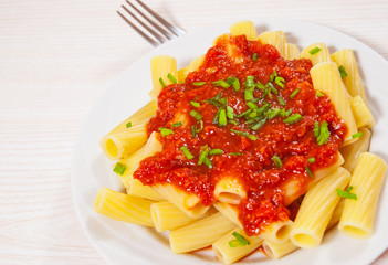 pasta rigatoni with tomato sauce