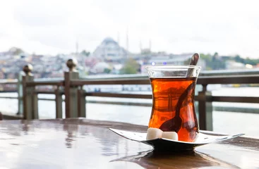 Rolgordijnen Turkish tea cup on the background of port in Istanbul © seqoya