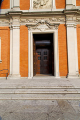 door   in italy  lombardy   column    pavement