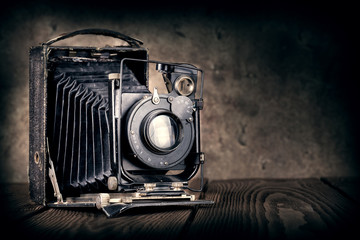 Old film camera - 100024987