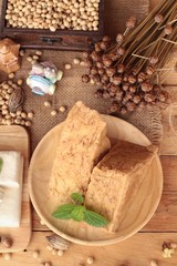 Tofu for cooking and soybean seed.