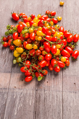 Fototapeta na wymiar ripe tomatoes background