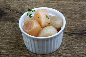 Raw scallops