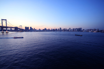 Obraz premium Tokyo city and Rainbow bridge
