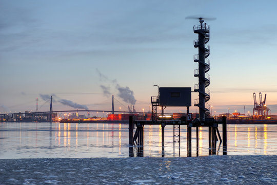 Hamburg - Hafenradar und K&ouml;hlbrandbr&uuml;cke