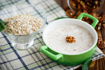 Milk oatmeal with walnuts 