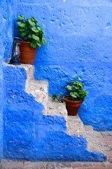 Blaue Treppe im Kloster Santa Catalina in Arequipa /Peru © andigia