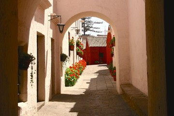 Kloster Santa Catalina in Arequipa /Peru © andigia