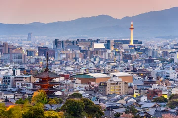 Foto op Plexiglas Kyoto De horizon van Kyoto, Japan in de schemering.