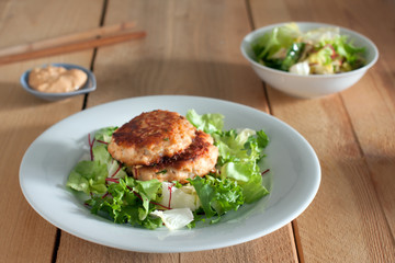 Salmon patties with salad leaves