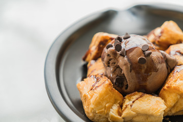 chocolate ice-cream toast