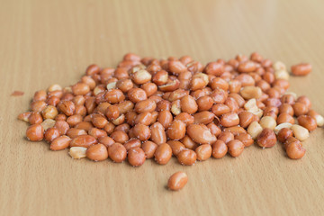  fried and salted peanuts