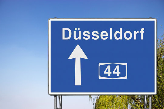 Wegweiserschild auf A 44, Richtung D&uuml;sseldorf