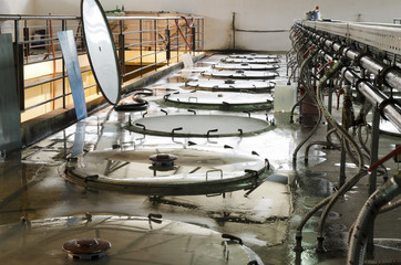 Cleaning of stainless steel wine fermentation vessels