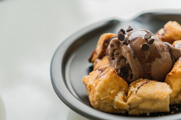 chocolate ice-cream toast