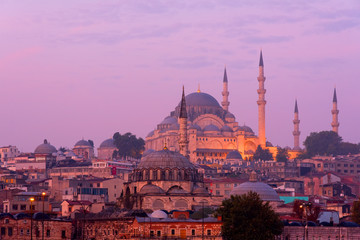 Fototapeta na wymiar The Suleymaniye Mosque in Istanbul at dusk