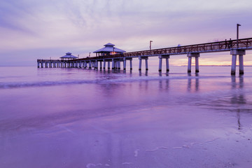 Fototapeta na wymiar Evening light on the fishing pier in Fort Myers Beach.