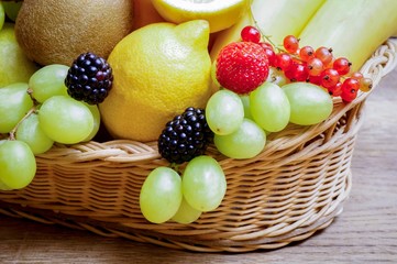 Nahaufnahme eines gefüllten Obstkorbes