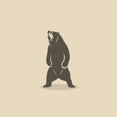 Obraz premium Bear standing on two legs