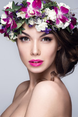 Naklejka premium Beautiful woman portrait with flowers on head